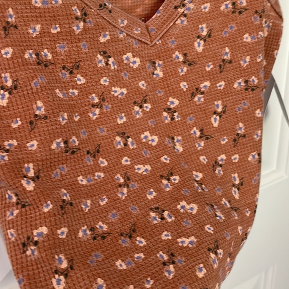 American Eagle Cropped Tanktop Ditsy Floral - Picture 2 of 5